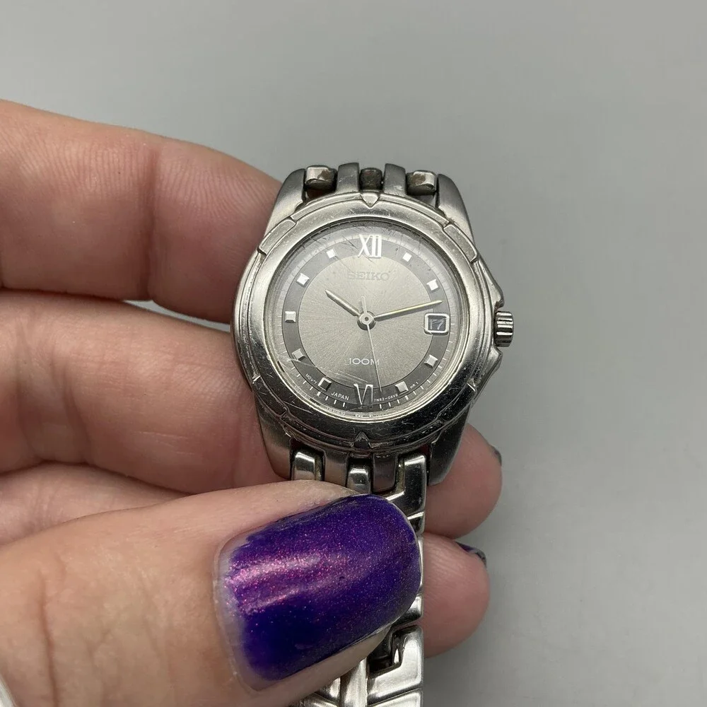 Seiko Womens Watch 24mm Gray Dial Stainless Date 7N82-0AM0 New Battery 6.25